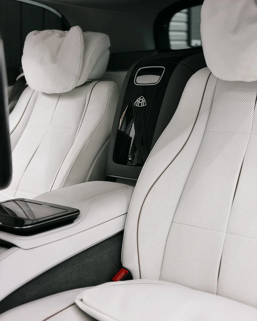 Белый кожаный салон Mercedes-Maybach GLS 600